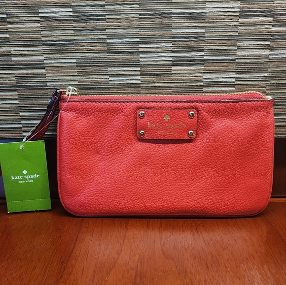 kate spade Handbags - NWT Kate Spade Poppy Red Zippered Chrissy Pebble Leather Wristlet